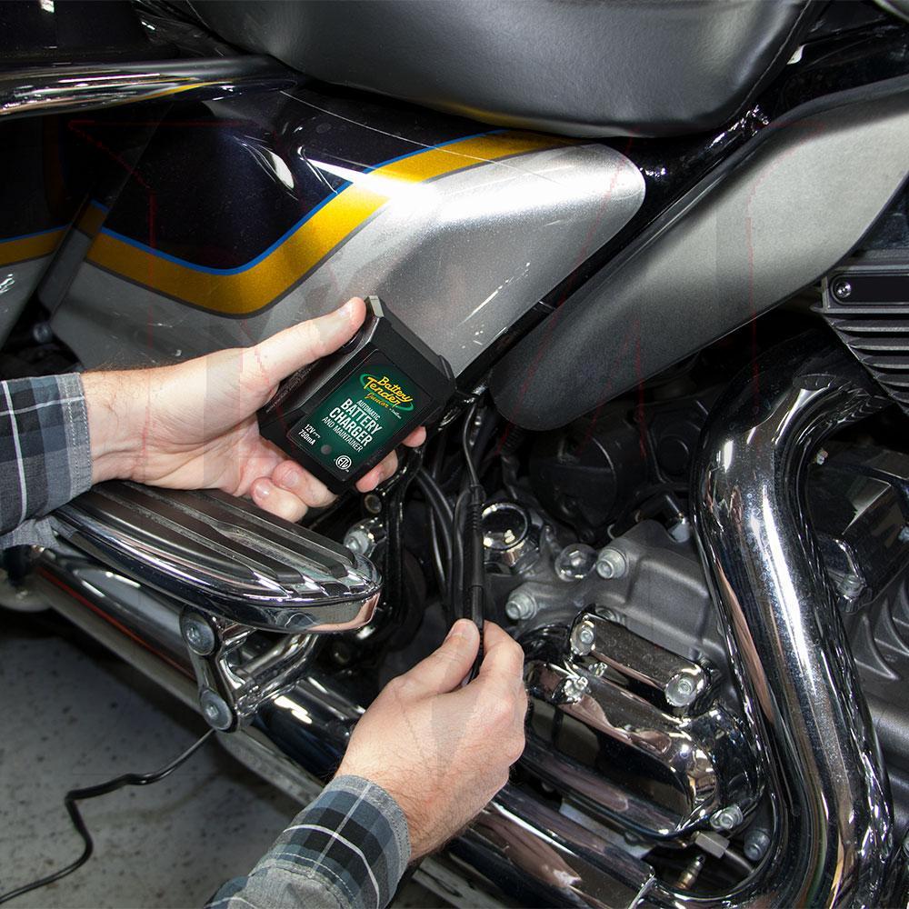 BATTERY CHARGER/MAINTAINER (12 Volt)